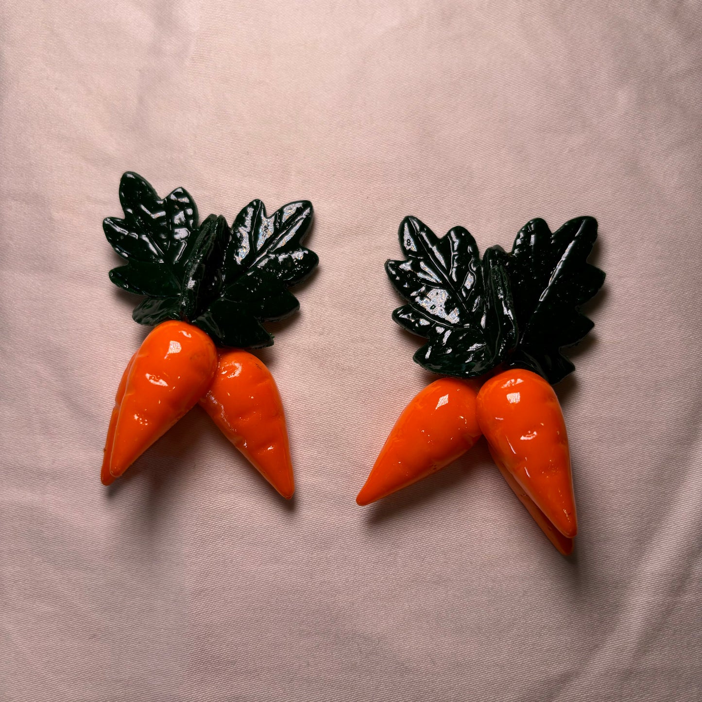 Triple Hanging Carrots Magnet