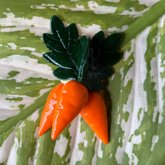 Triple Hanging Carrots Magnet